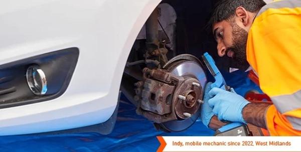 Mobile mechanic reviewing a wheel brake discs