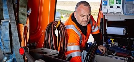RAC patrol collecting tools from back of van