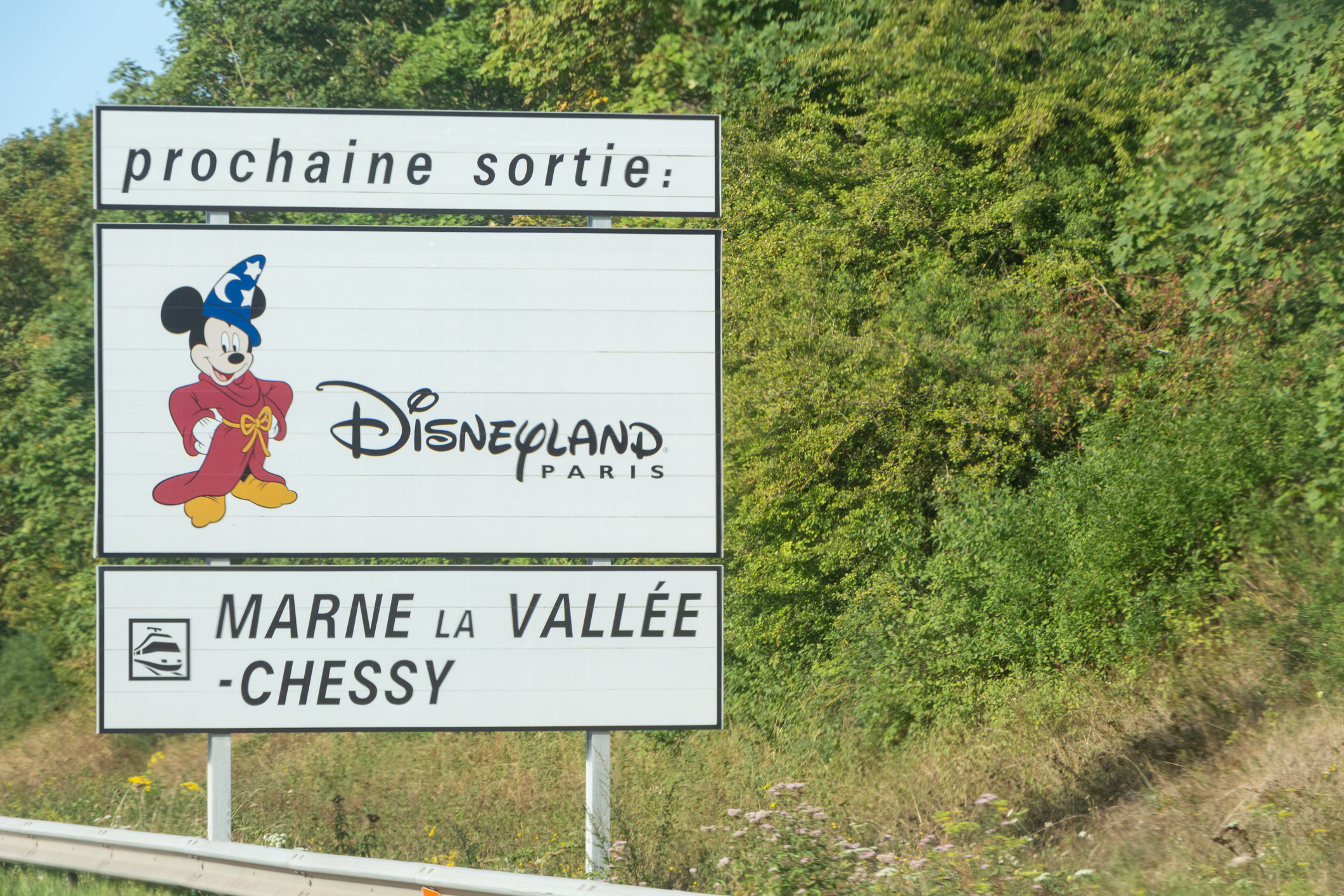 disneyland paris road sign